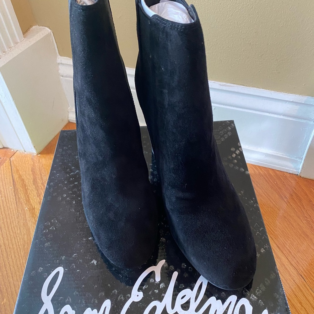 NEW Sam Edelman Case Black Suede boots.